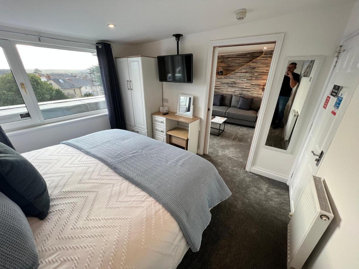 Coach Guest House Tenby Exterior photo