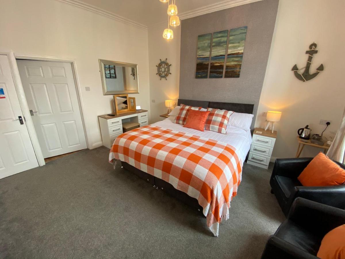 Coach Guest House Tenby Exterior photo