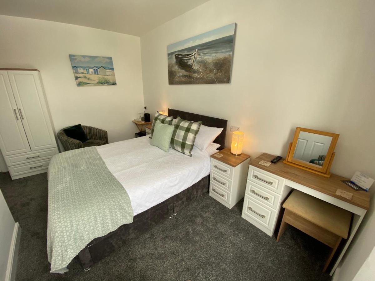Coach Guest House Tenby Exterior photo