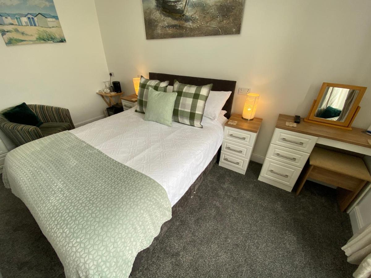 Coach Guest House Tenby Exterior photo